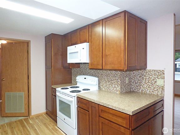 5th image of 716 Dennis Street #118