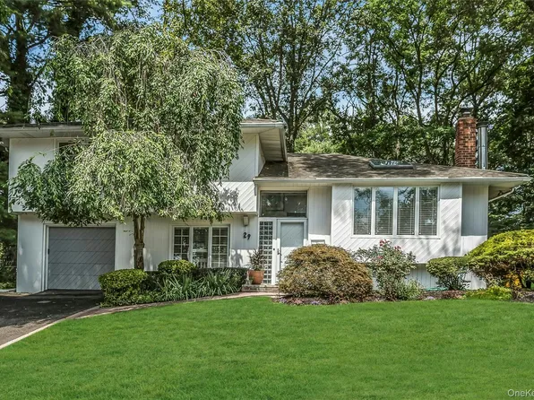 29 Elmwood Court, Plainview, NY 11803