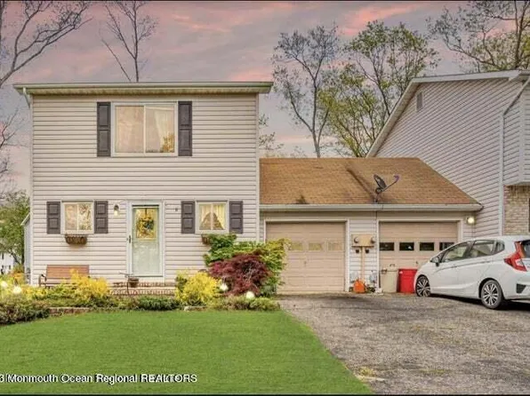 8 Patricia Court, Howell, NJ 07731