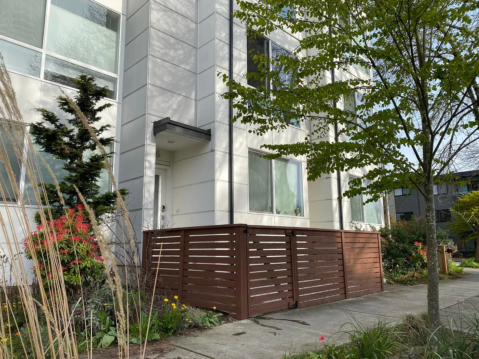 106 22nd Ave S — Photo 2
