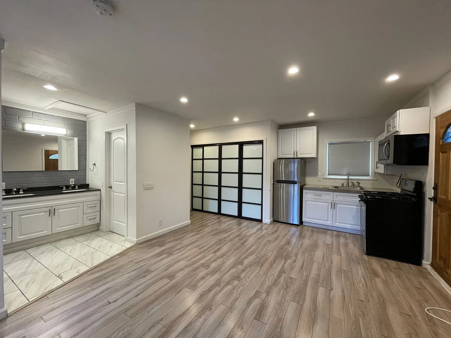 Studio, $1,995 — Photo 2