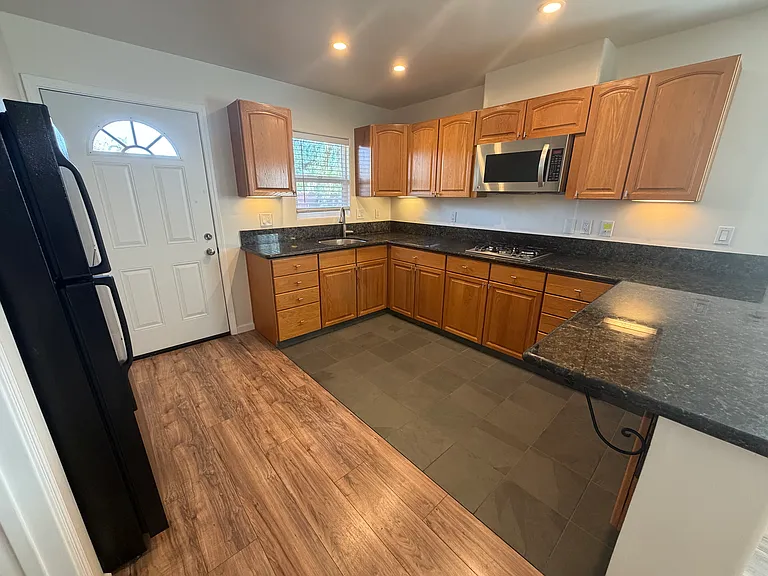 6802 Radio Dr — Photo 15