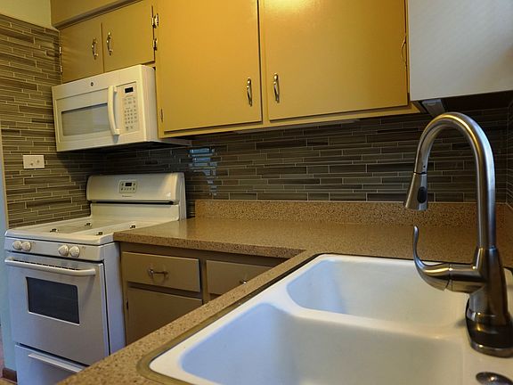 4th image of 5752 W Park Ave