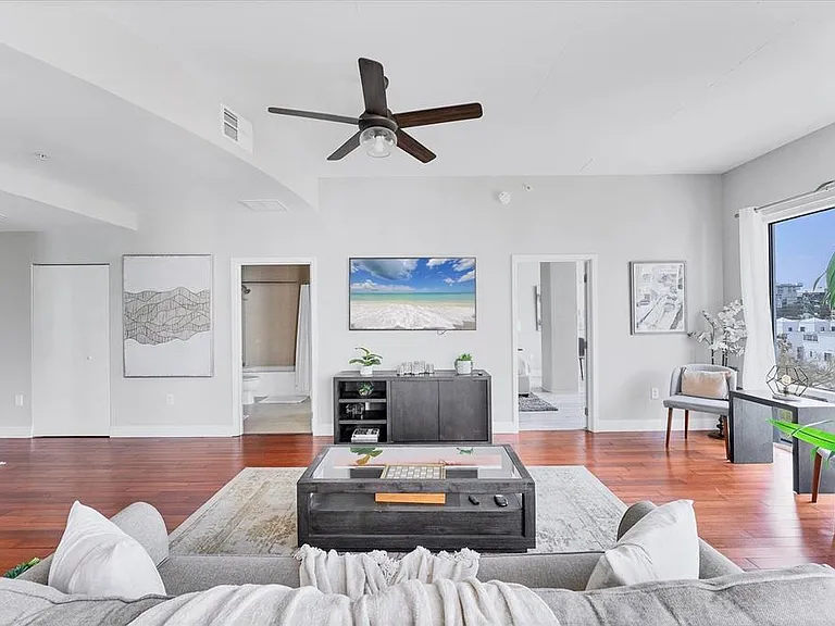 525 E Jackson St #609 — Photo 8