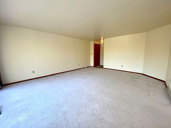 4th image of 3022 Albert Dr #3024