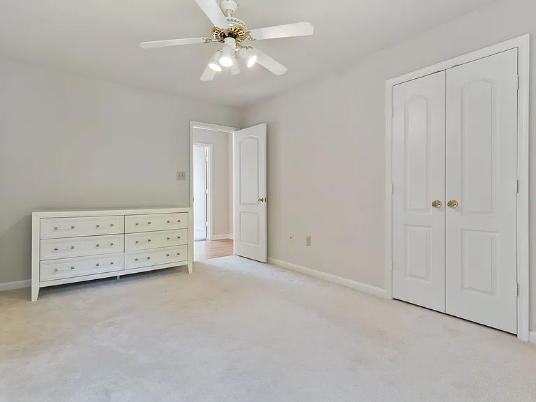 2427 Grantham Ct — Photo 31