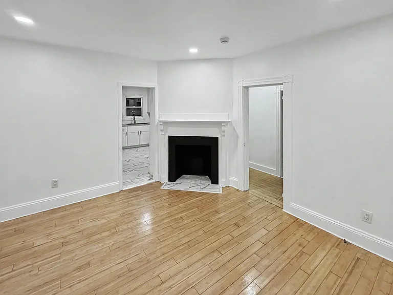 24 Saint Mary St — Photo 10