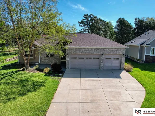 6900 Laurent Cir, Lincoln, NE 68526