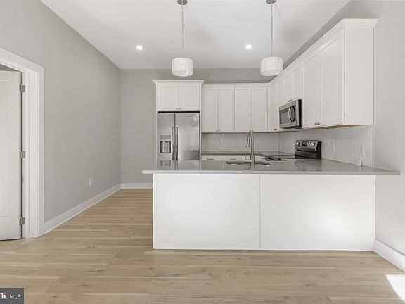 4th image of 1935 N 2nd St Unit 101