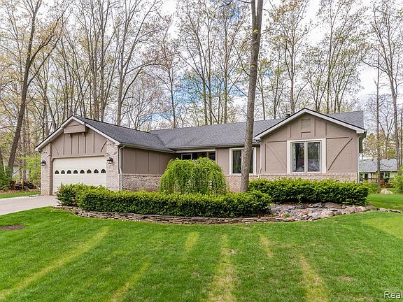 2nd image of 8529 Pineview Lake Dr