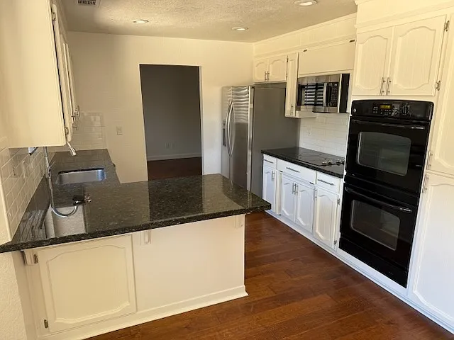 Kitchen (ground floor)