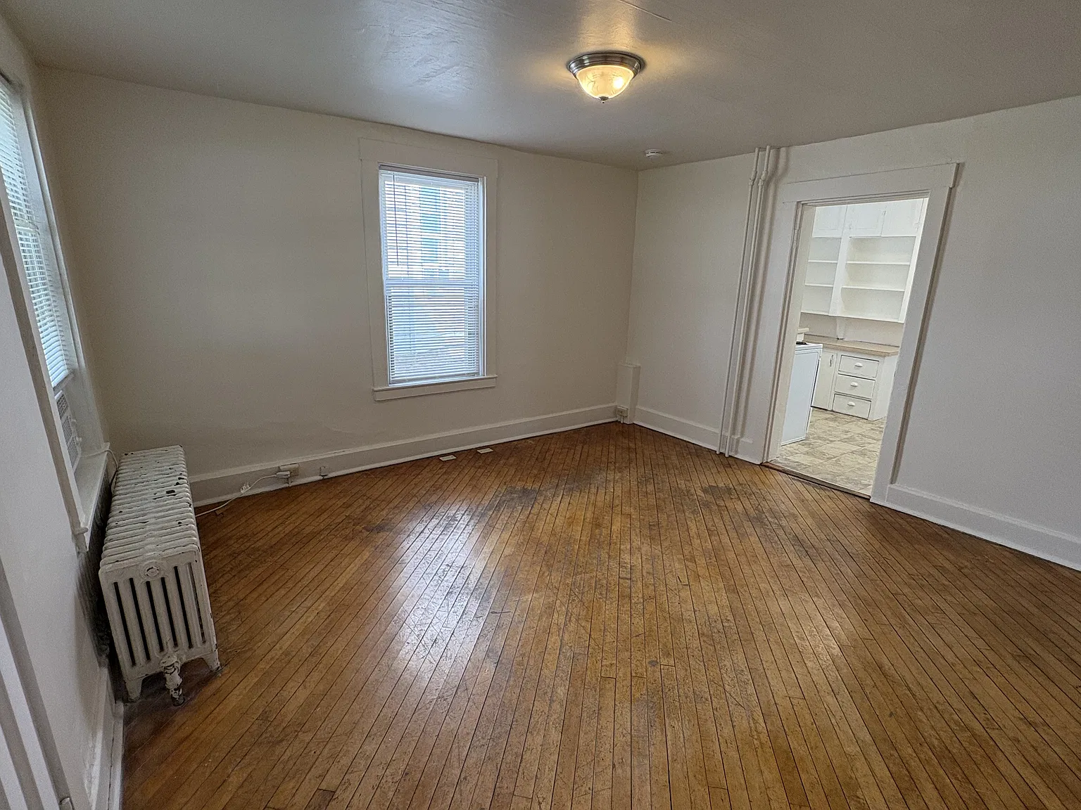 2 bed, 1079 sqft, $1,398 — Photo 3