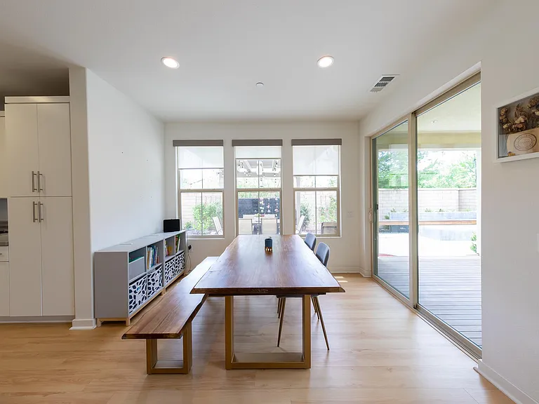 282 Finch — Photo 4