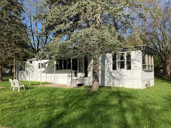 61 Lakewood Vlg, Medina, NY 14103