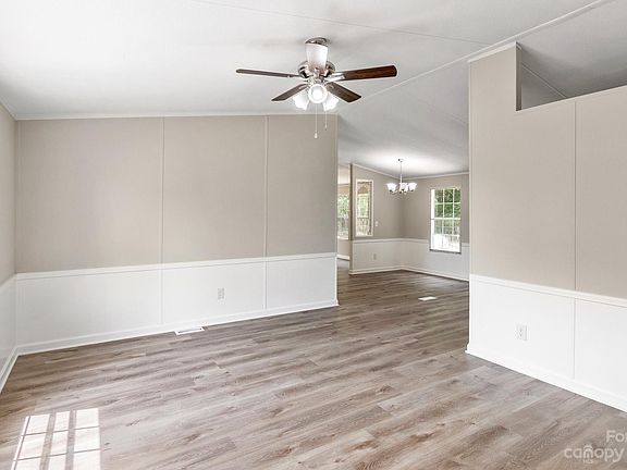 5th image of 851 Acclaim Dr
