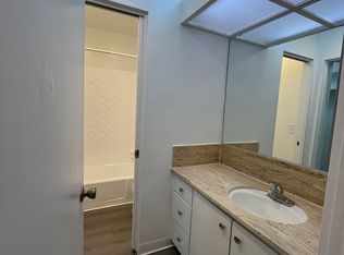 Chateau 1820 El Cerrito Pl., Los Angeles, CA 90068