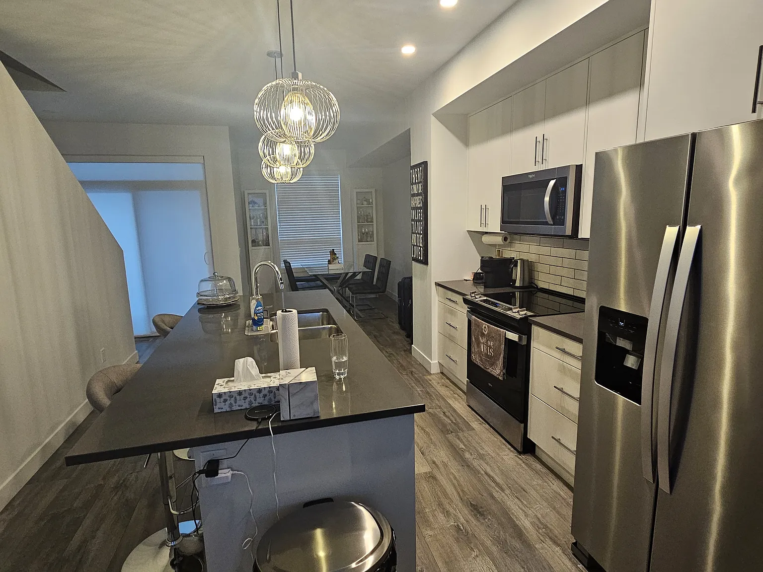 3 bed, 2.5 bath, 1385 sqft, $3,300 — Photo 3