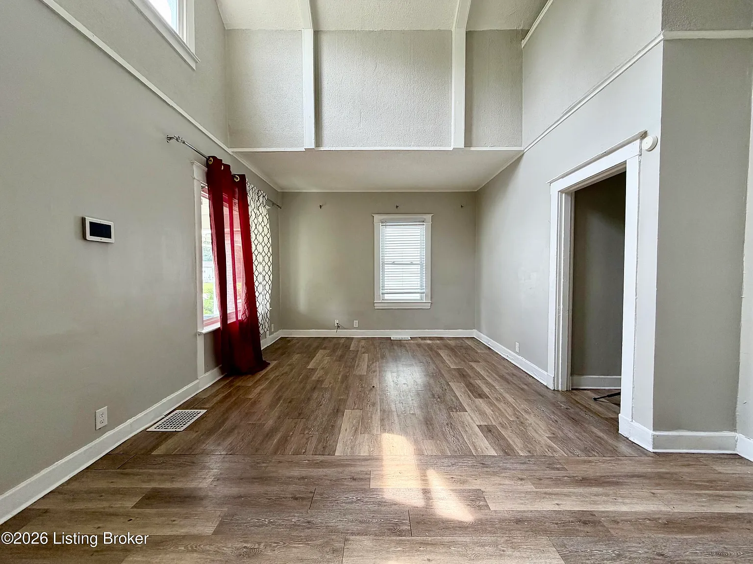 3 bed, 1.5 bath, 2498 sqft, $1,200 — Photo 2