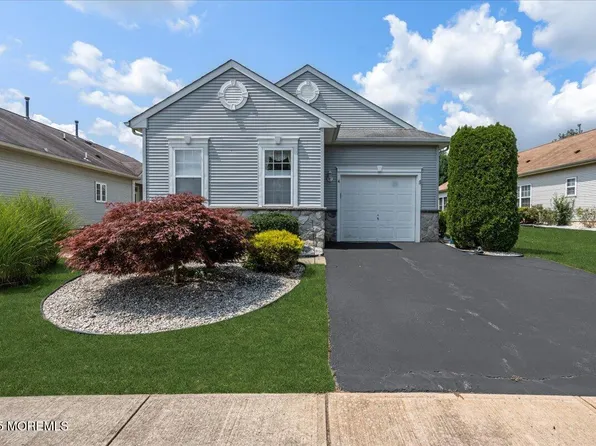 4 Saxony Circle, Manchester, NJ 08759