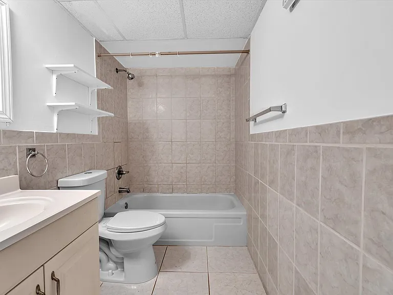 220 Lakeview Dr #210 — Photo 41