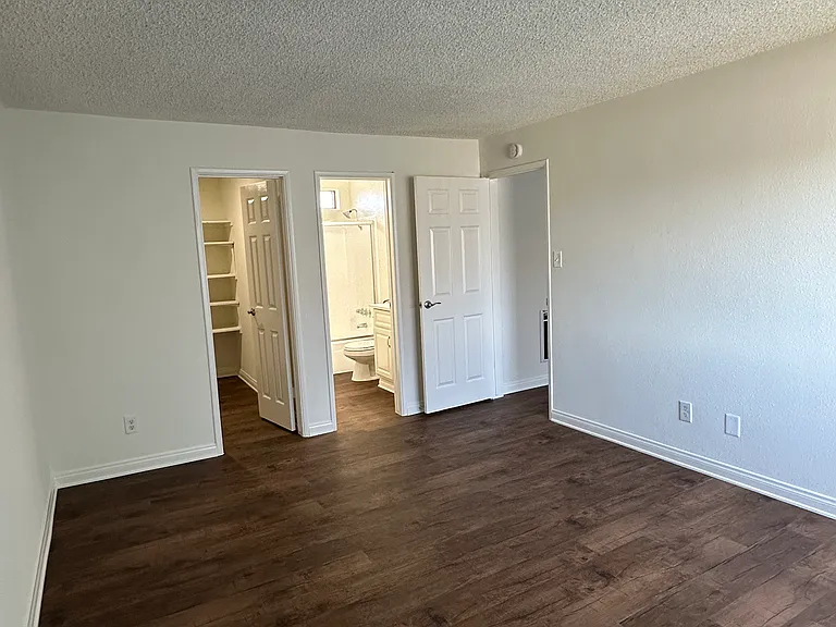 16205 Woodruff Ave — Photo 10