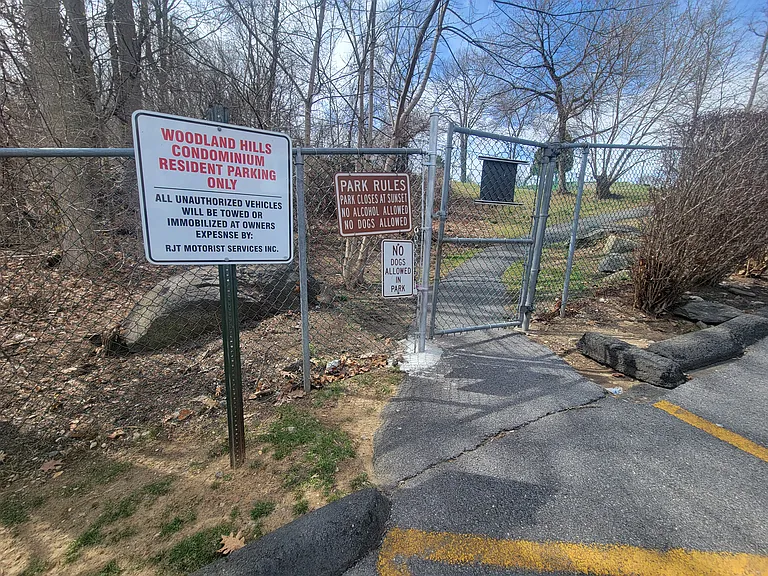 Private Entrance to Travis Hill Park