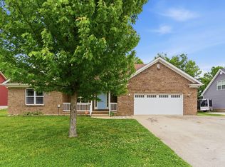 1025 Lanas Ln, Lawrenceburg, KY 40342
