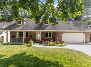 944 11th Ave SE, Forest Lake, MN 55025