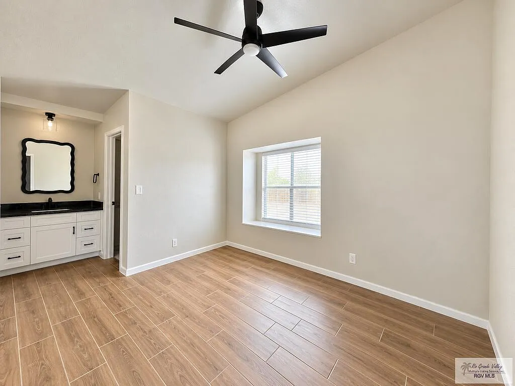 3 bed, 2.0 bath, 1110 sqft, $1,600 — Photo 4