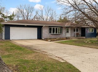 18 Brakefield Dr, Janesville, WI 53546