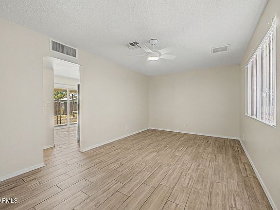 5th image of 2057 E BALSAM Avenue