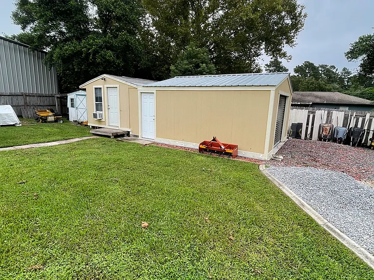 4265 NE 2nd Ct — Photo 5