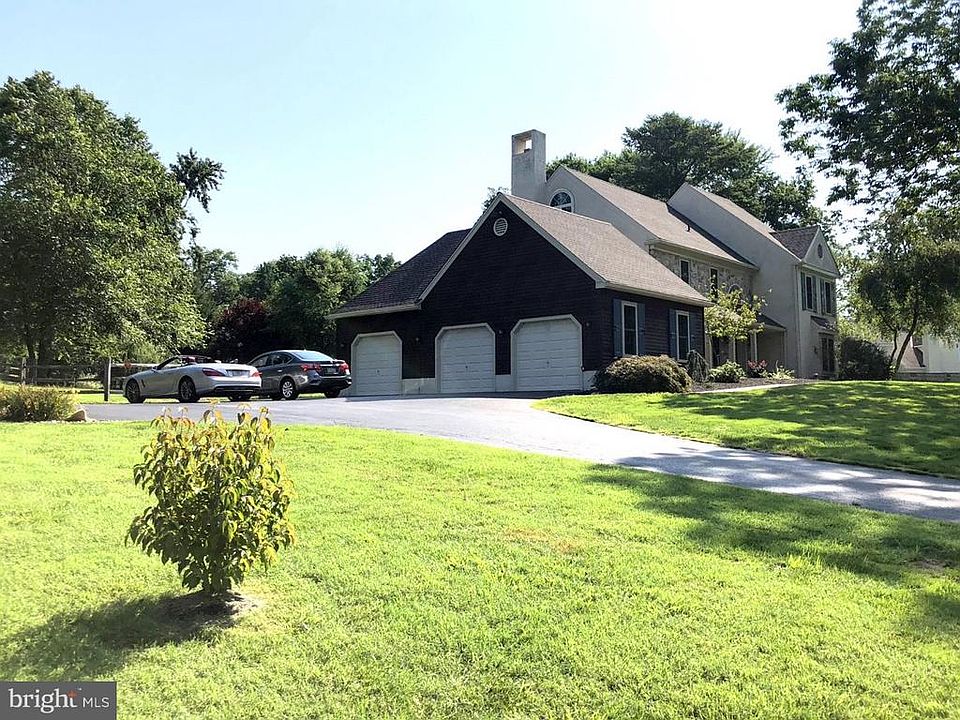 2nd image of 3247 Darby Rd