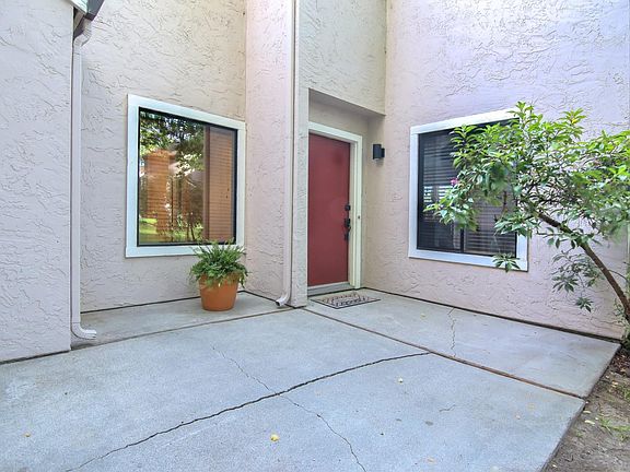 4th image of 2517 Royalridge Way