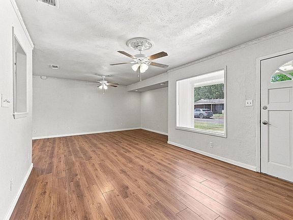 5th image of 117 Leslie St