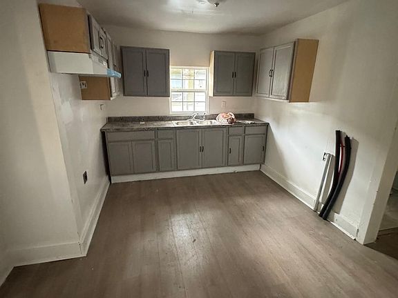 3rd image of 2362 Cable Ave
