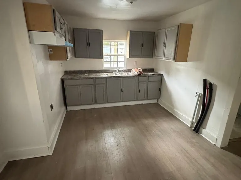 2362 Cable Ave — Photo 3