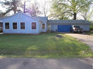 1002 W 7th St, Hope, AR 71801
