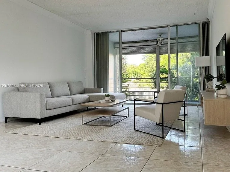 Live Oak Pl — Photo 1