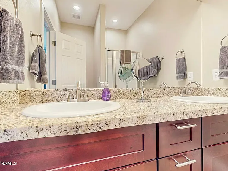 2561 W Cripple Creek Dr — Photo 10