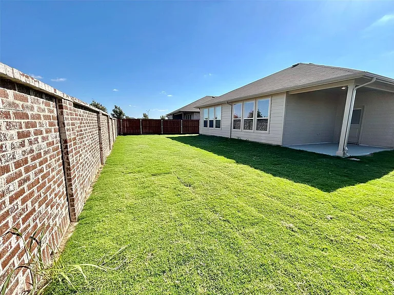 16012 Bronte Ln — Photo 21