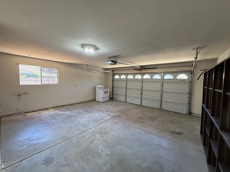 2136 Southgate Dr — Photo 7