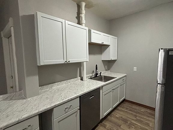 4th image of 720 Main St