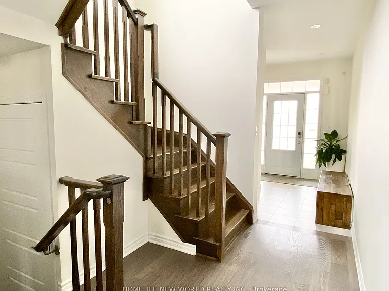 46 Major Cres — Photo 3