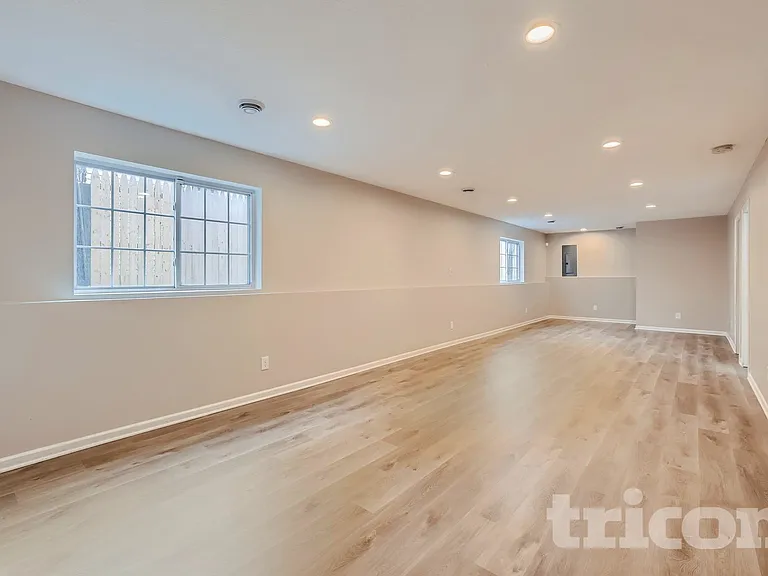100 E Spruce St — Photo 11