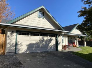 936 NW Donna Dr, Grants Pass, OR 97526