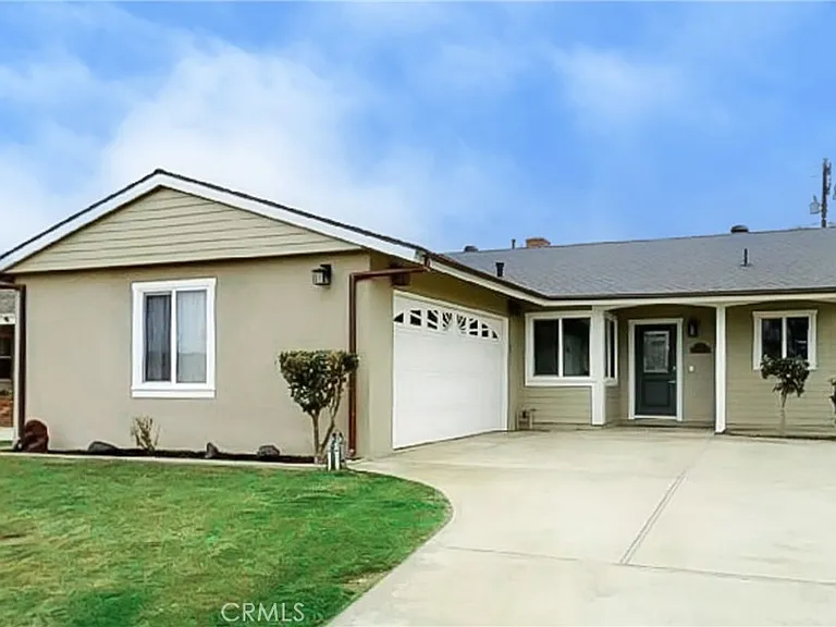239 Albert Pl — Photo 1