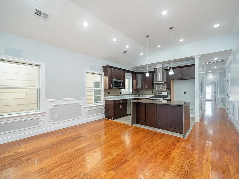 72 Charles St #2 — Photo 2