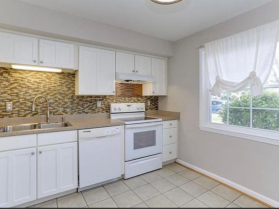 4th image of 709 Tilden Pl