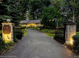 4083 Charing Cross Rd, Bloomfield Hills, MI 48304